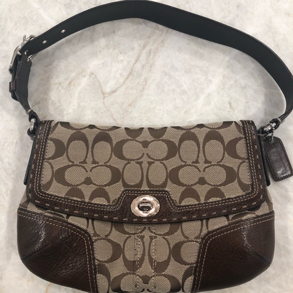 Coach Handbags - EUC Coach Shoulder Bag